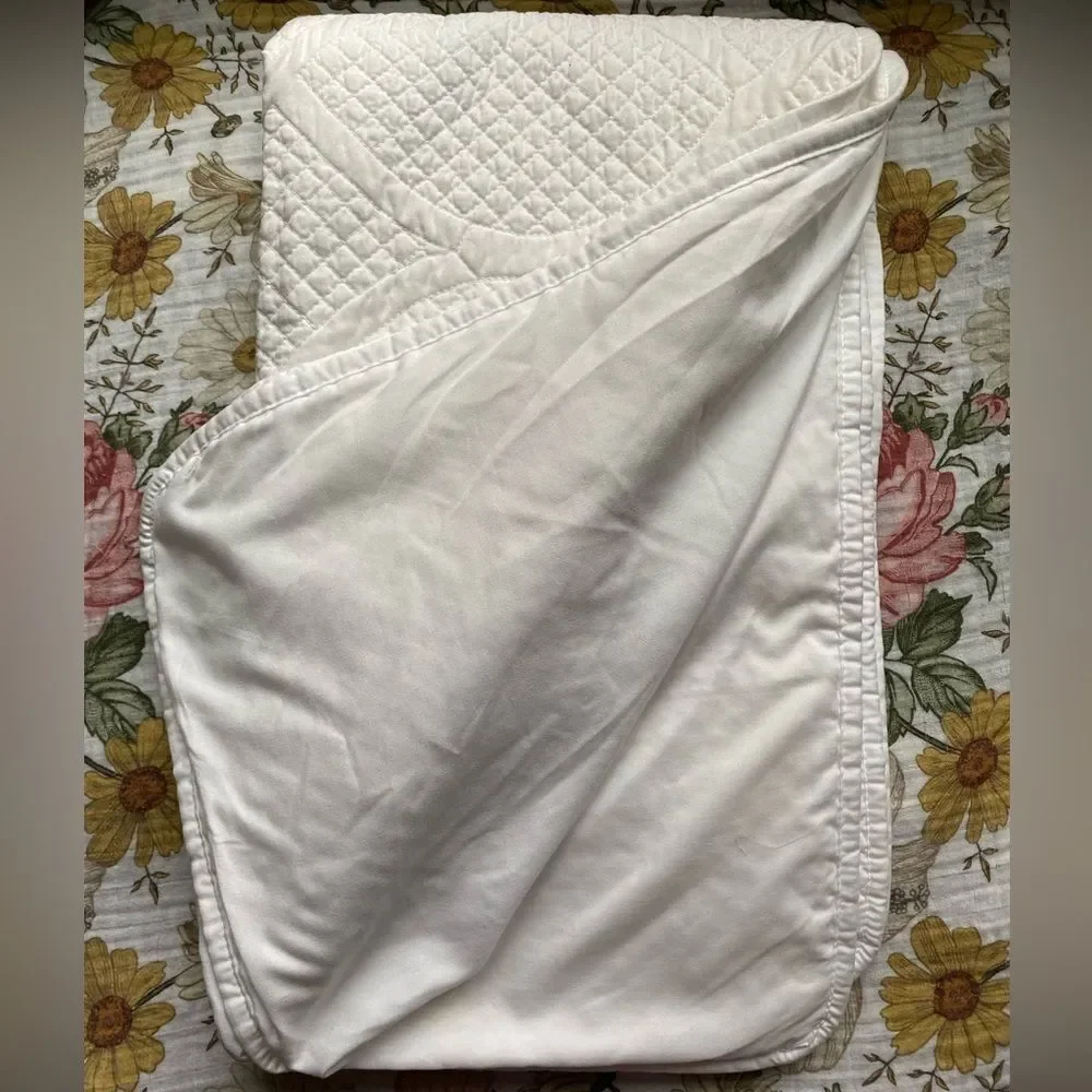 Madison Park White Oval intricate Quilted Bedding Pillow Shams - King